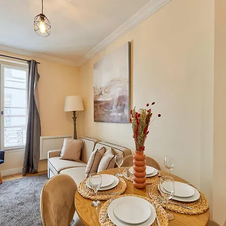Charming With Ac Center Of Apartment